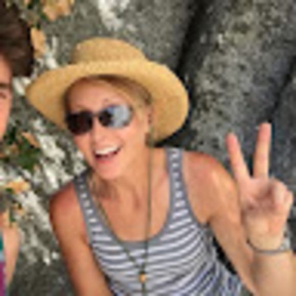 Meet your Posher, Stephanie - Picture 1 of 1